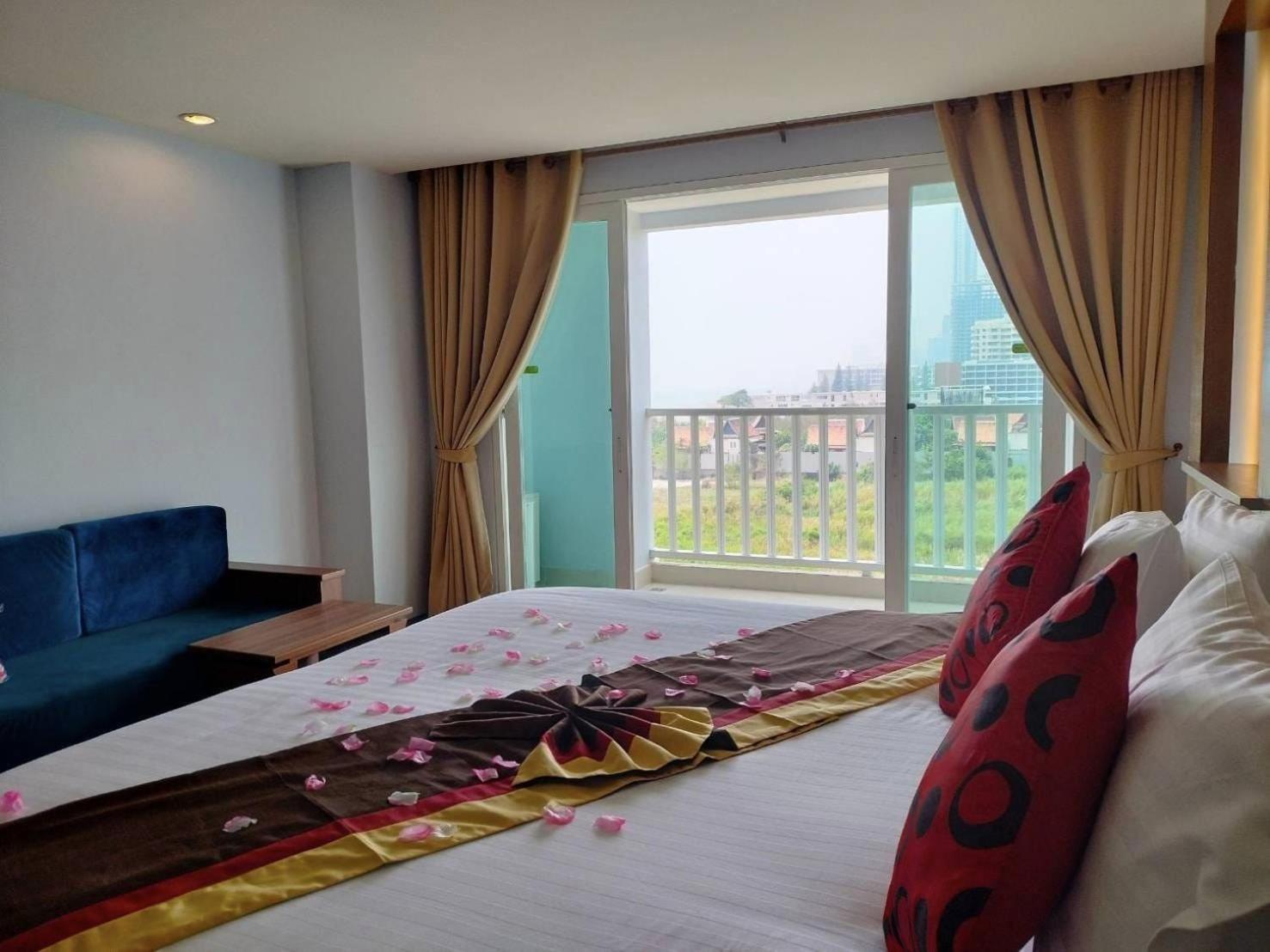 Saisawan Beach Luxury Hotel Nacsomtien Kültér fotó